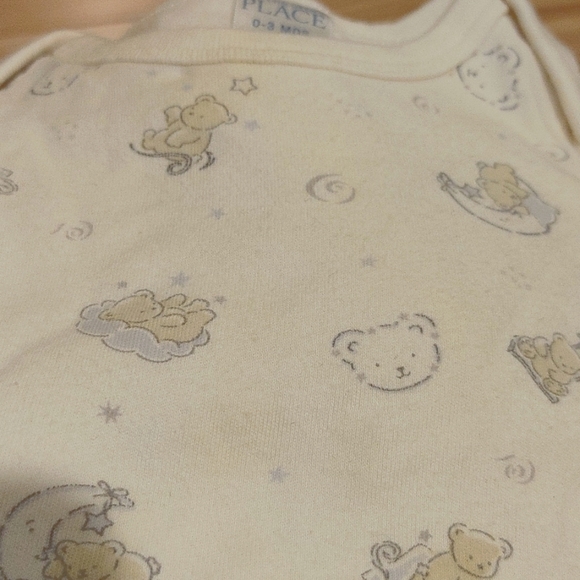 Children's Place 0-3 months onesie, pant, hat set. Sleepy bears and swirls - Picture 3 of 3